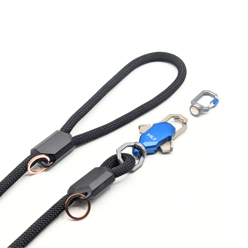 One-Hand Magnetic Leash